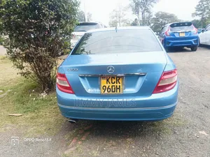 Mercedes-Benz C200 2011 Blue