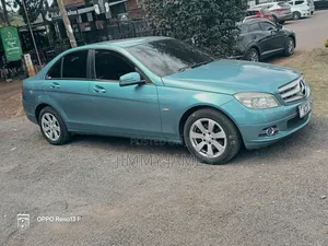Mercedes-Benz C200 2011 Blue