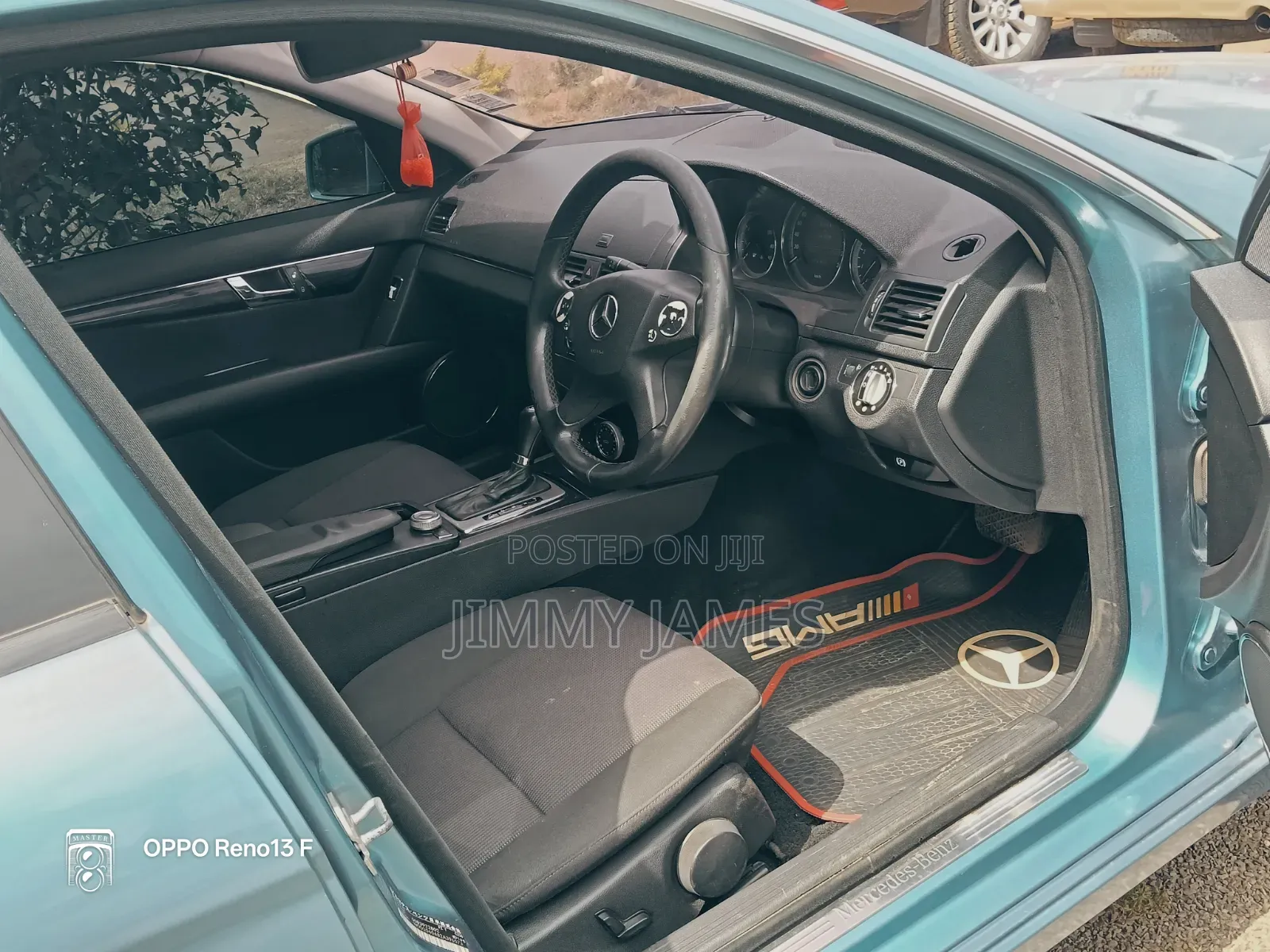Mercedes-Benz C200 2011 Blue