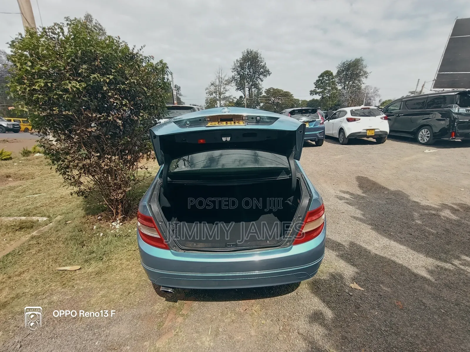 Mercedes-Benz C200 2011 Blue
