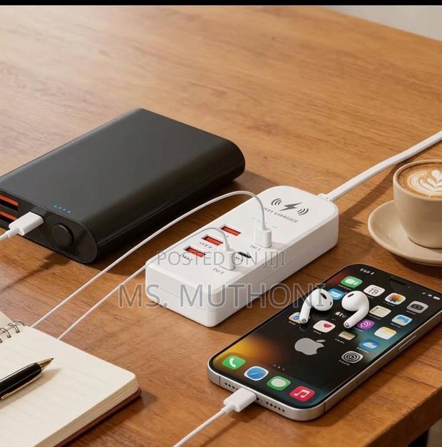 VoltEra USB-C Multi-Function Charger / Fast Charger - thumbnail 2