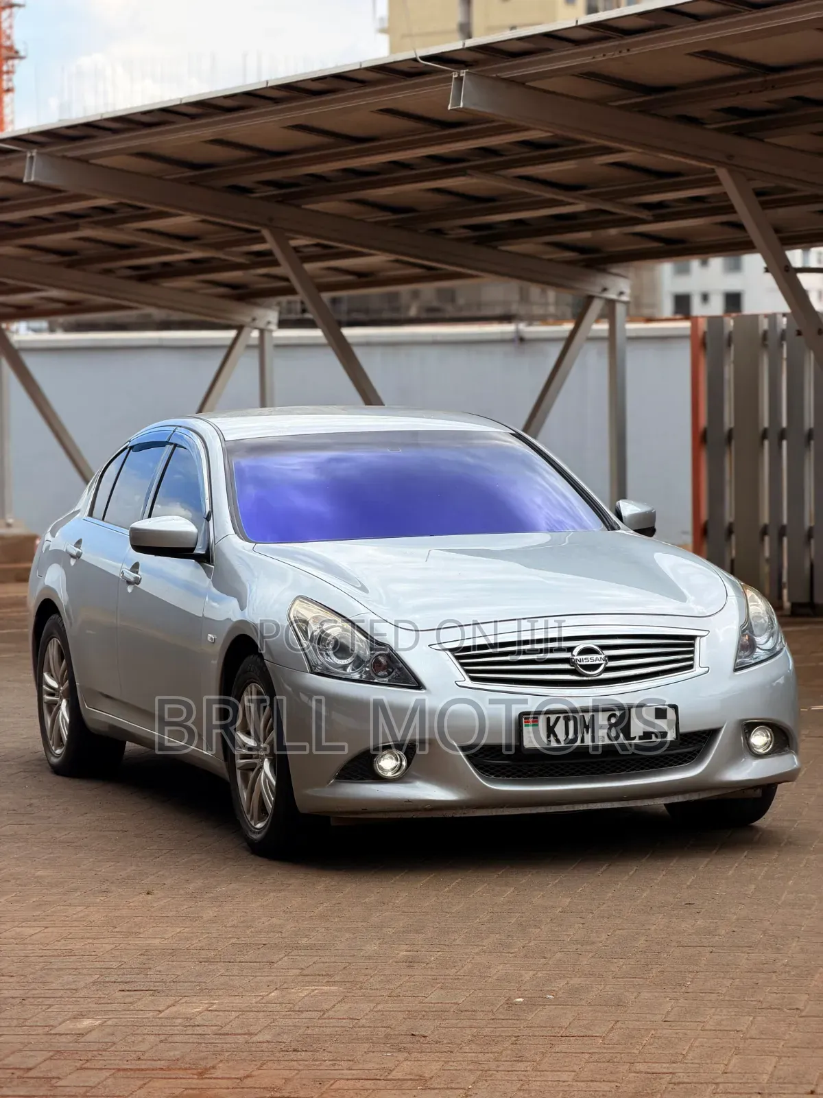 Nissan Skyline 2014 Silver