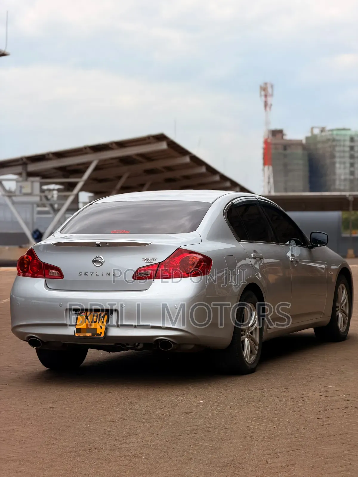 Nissan Skyline 2014 Silver