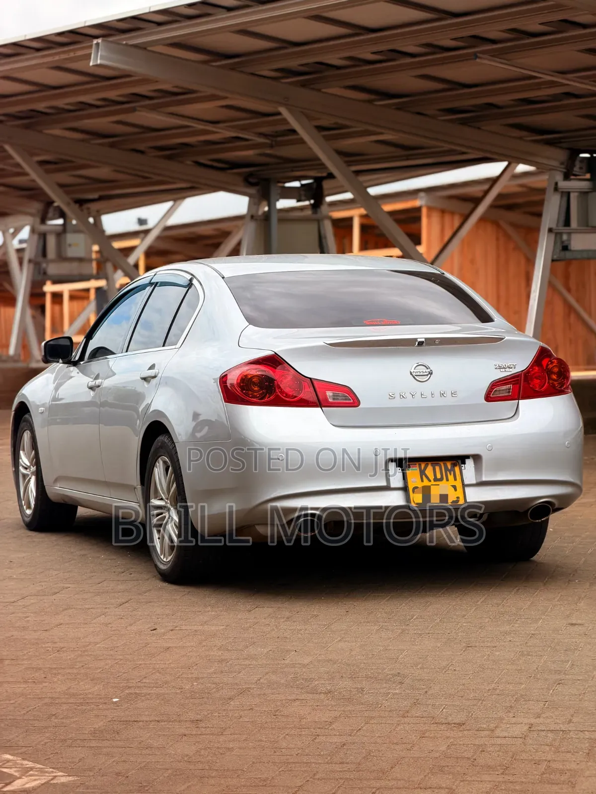 Nissan Skyline 2014 Silver