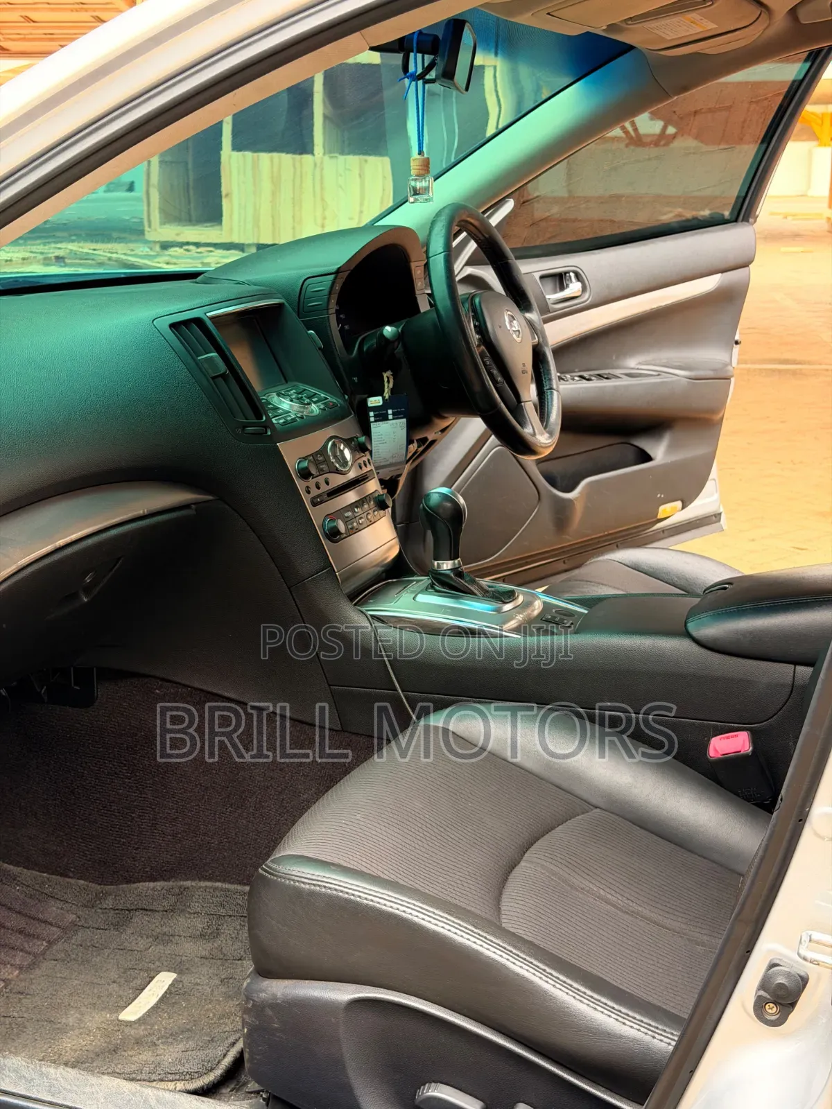 Nissan Skyline 2014 Silver