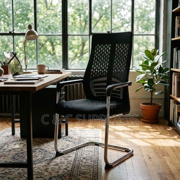 Ergonomic Cantilever Visitor's Chair - main view