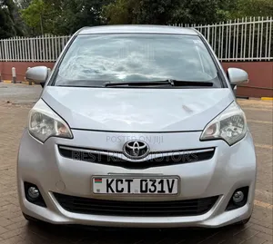 Toyota Ractis 1.5 FWD 2012 Silver