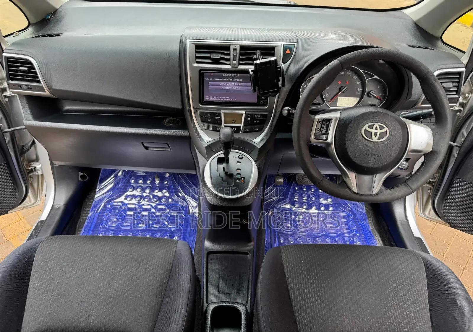 Toyota Ractis 1.5 FWD 2012 Silver