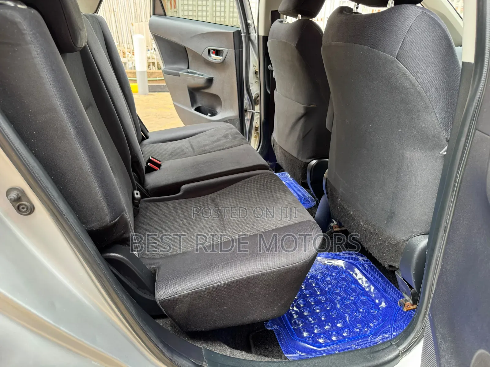 Toyota Ractis 1.5 FWD 2012 Silver
