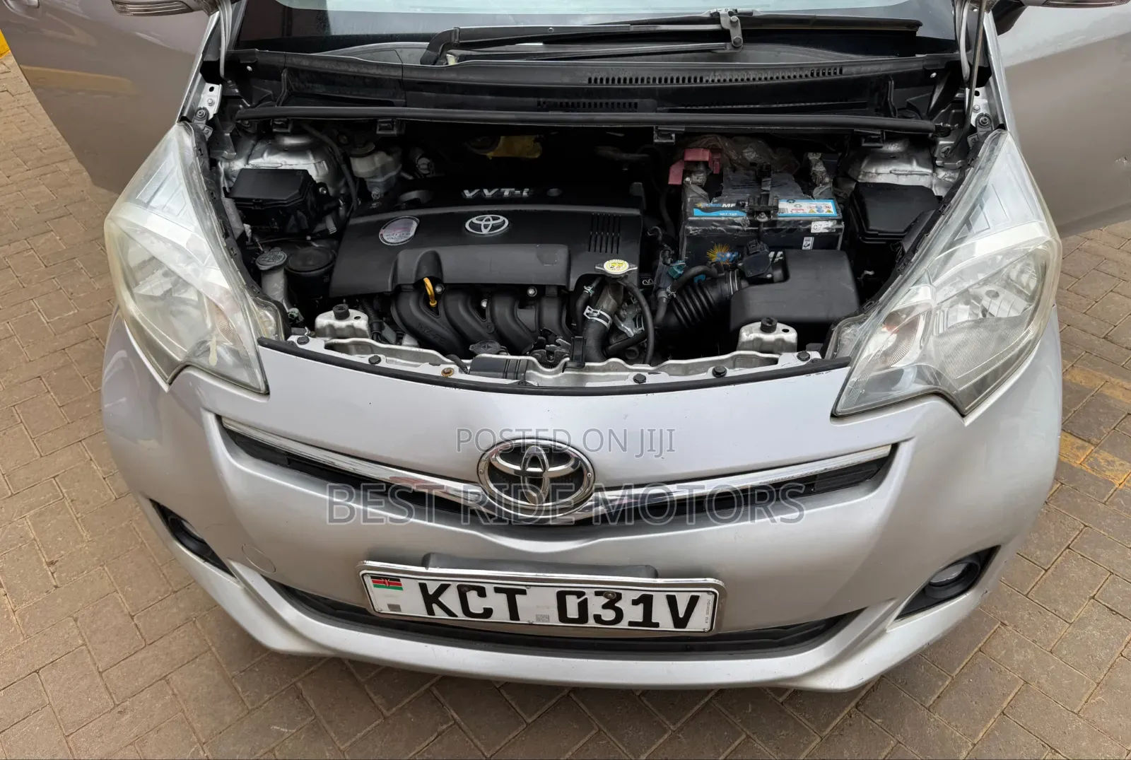 Toyota Ractis 1.5 FWD 2012 Silver