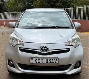 Toyota Ractis 1.5 AWD 2012 Silver