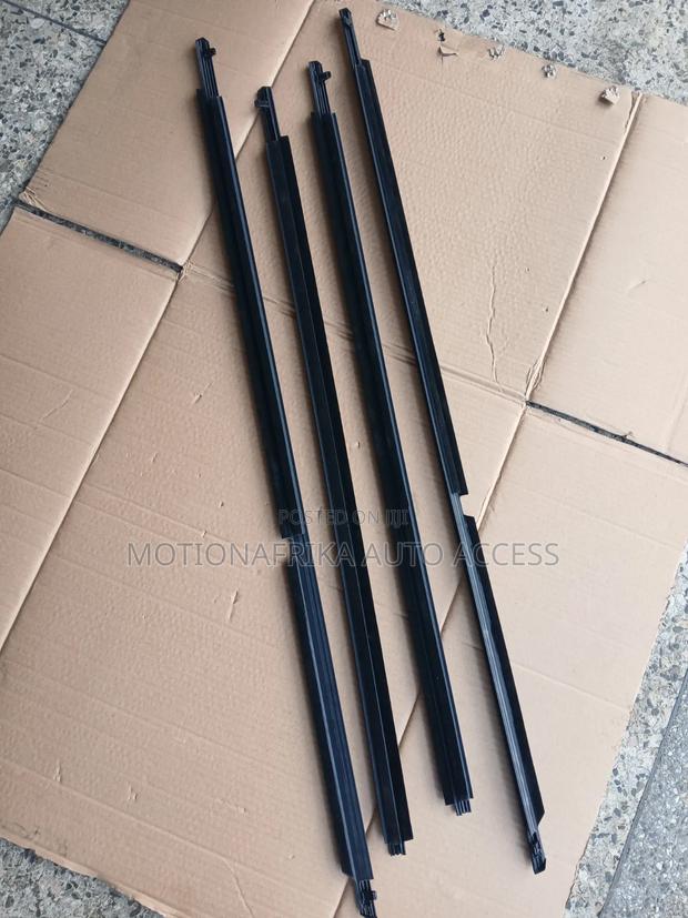 Prado 120 Weatherstrips - thumbnail 3
