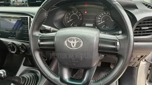 Toyota Hilux 2019 Silver