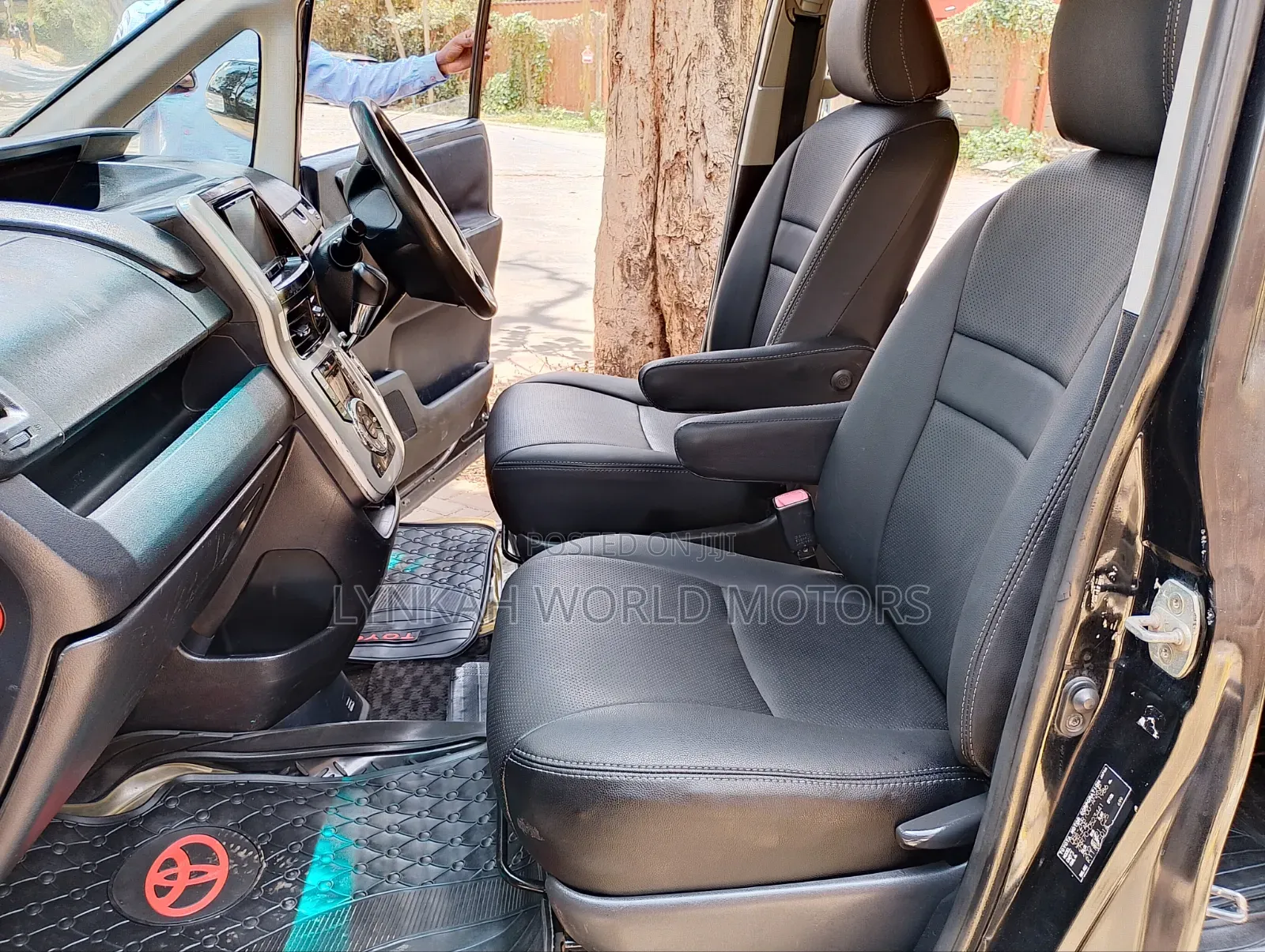 Toyota Noah 2013 Black