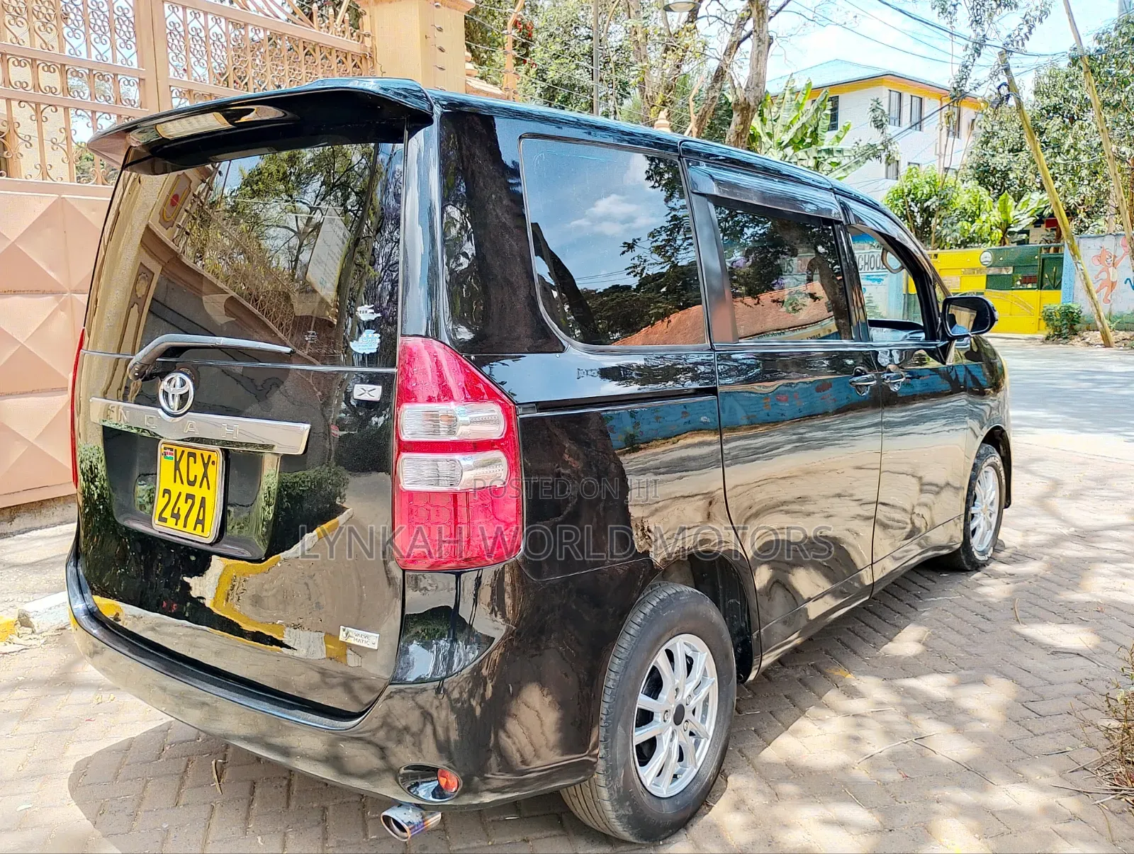Toyota Noah 2013 Black