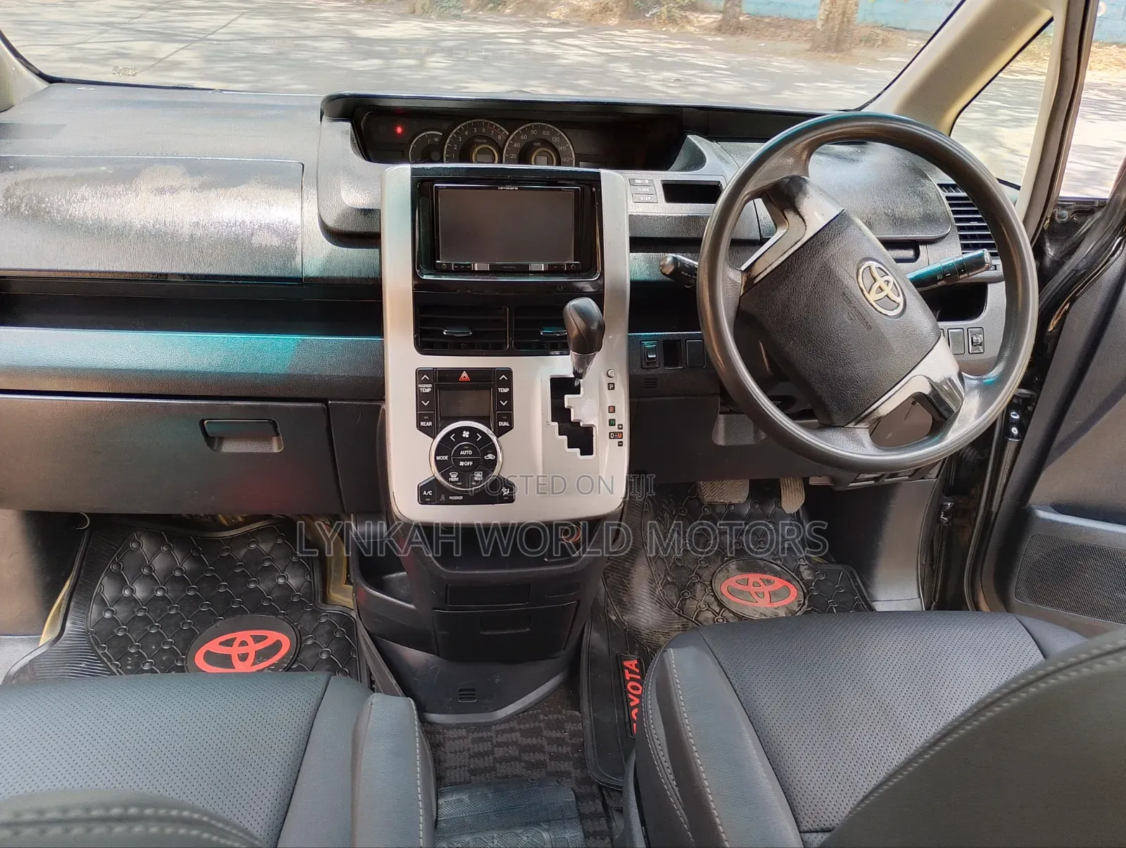 Toyota Noah 2013 Black