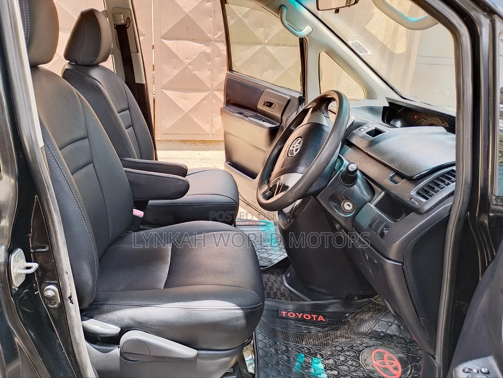 Toyota Noah 2013 Black