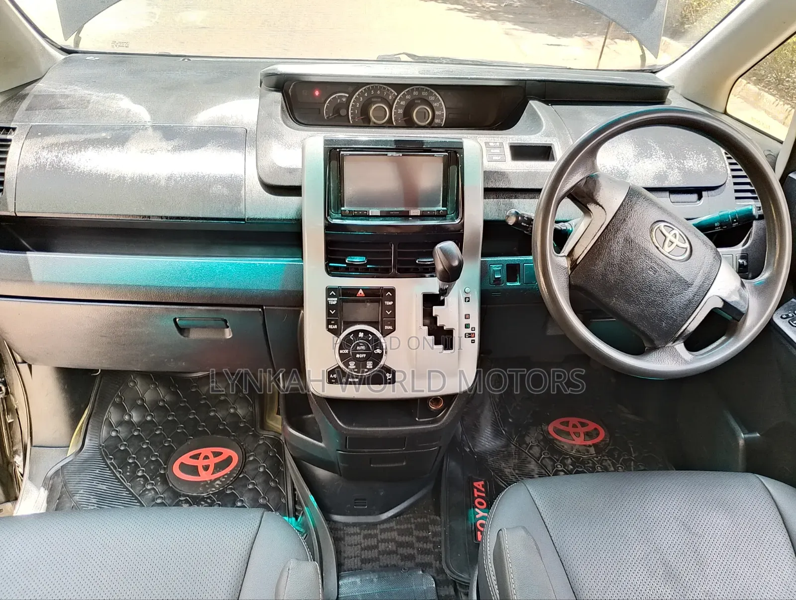 Toyota Noah 2013 Black