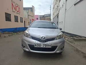 Toyota Vitz 2014 Silver