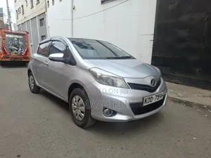 Toyota Vitz 2014 Silver