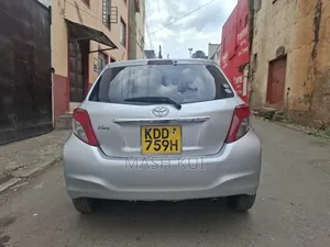 Toyota Vitz 2014 Silver