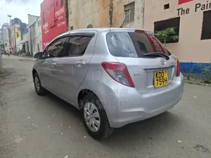 Toyota Vitz 2014 Silver