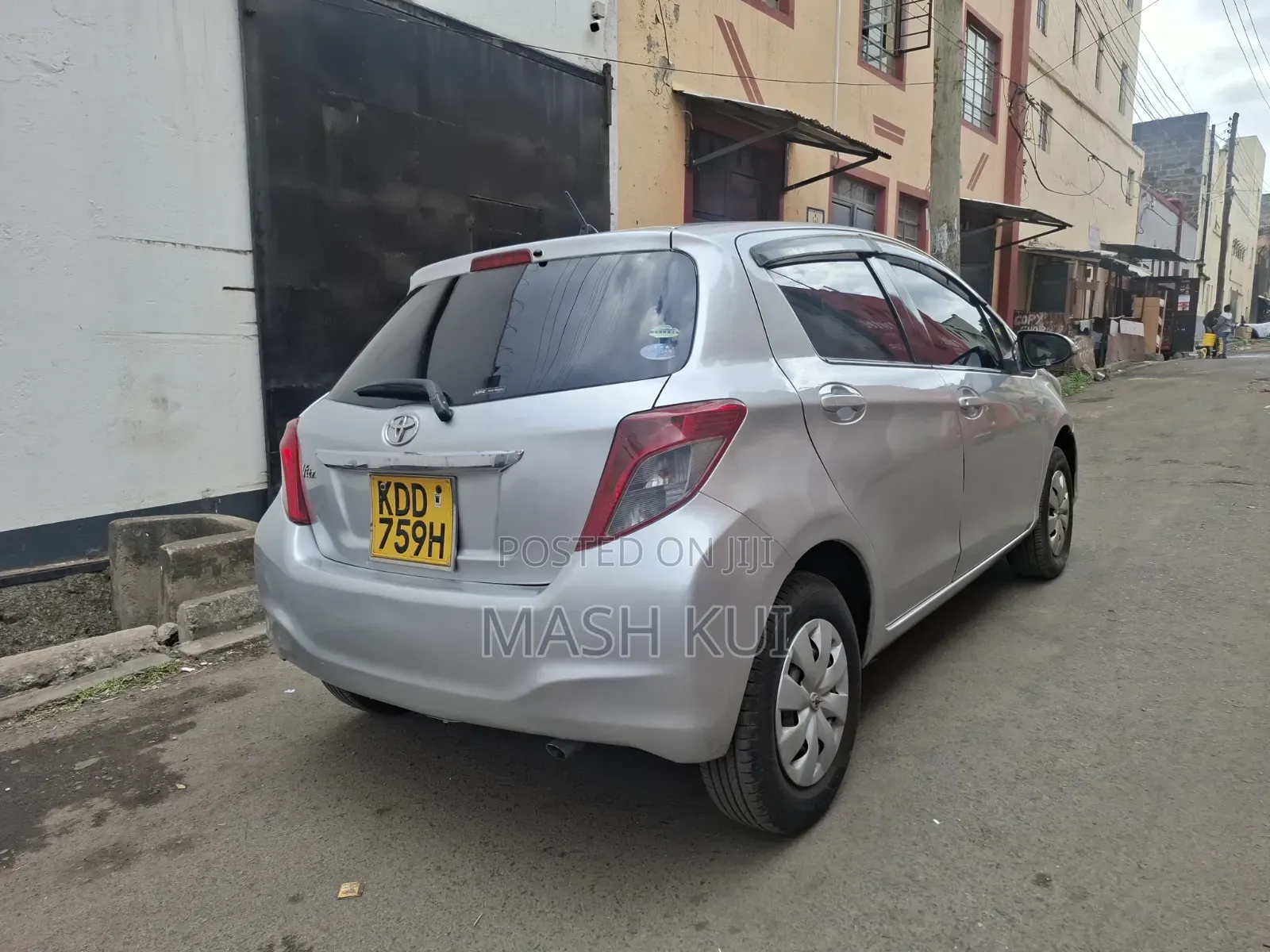 Toyota Vitz 2014 Silver