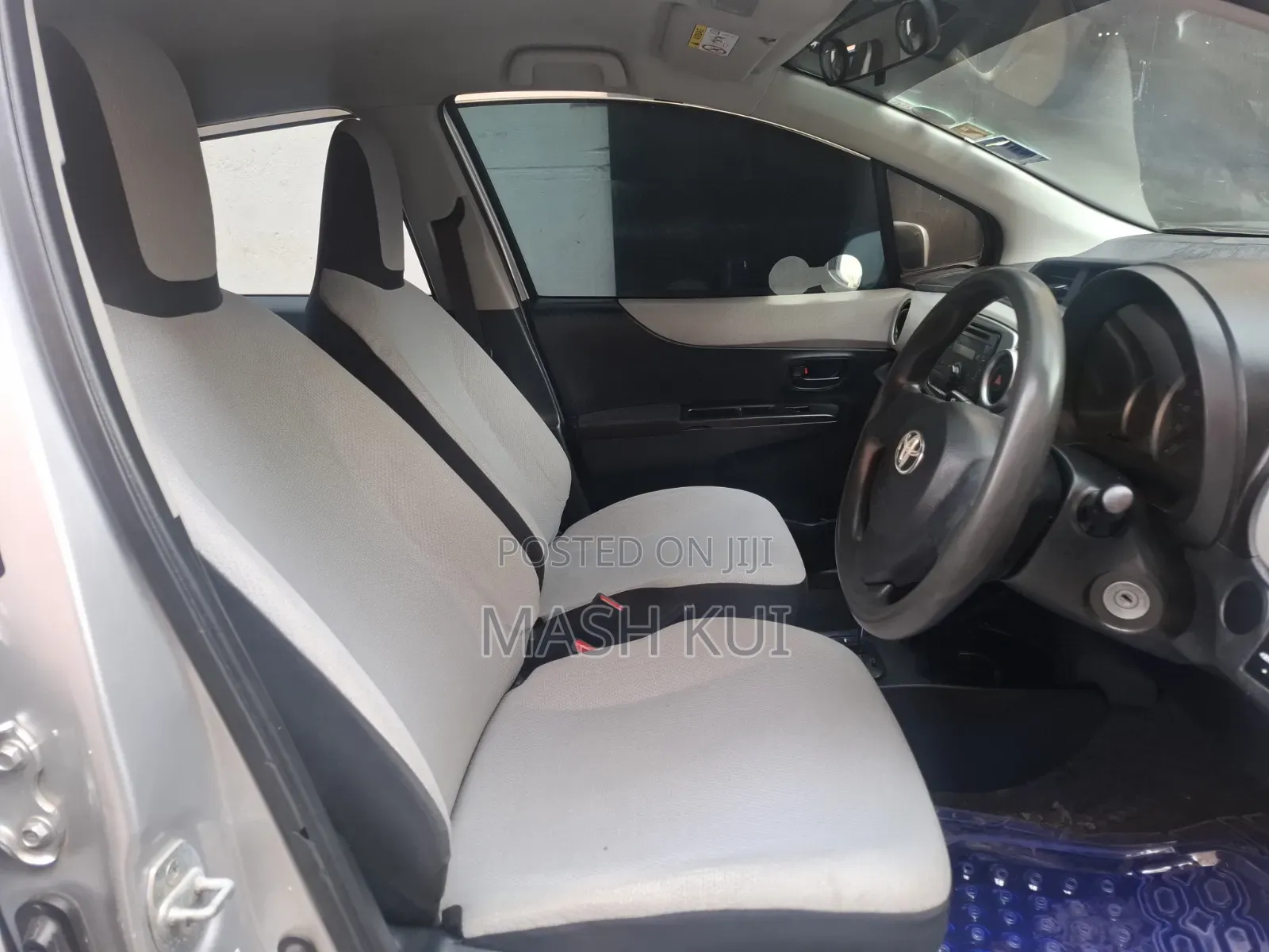 Toyota Vitz 2014 Silver