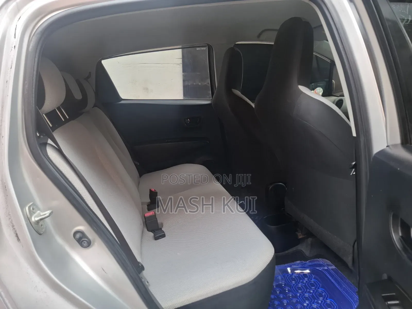 Toyota Vitz 2014 Silver