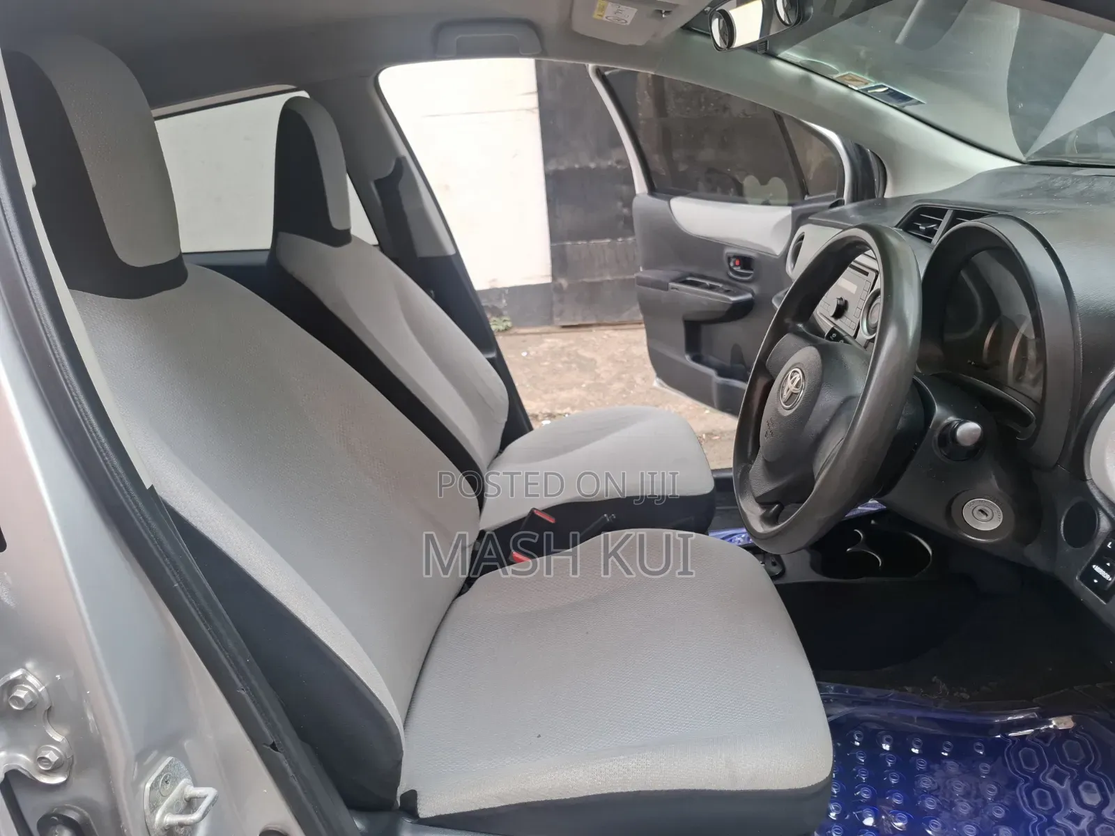 Toyota Vitz 2014 Silver