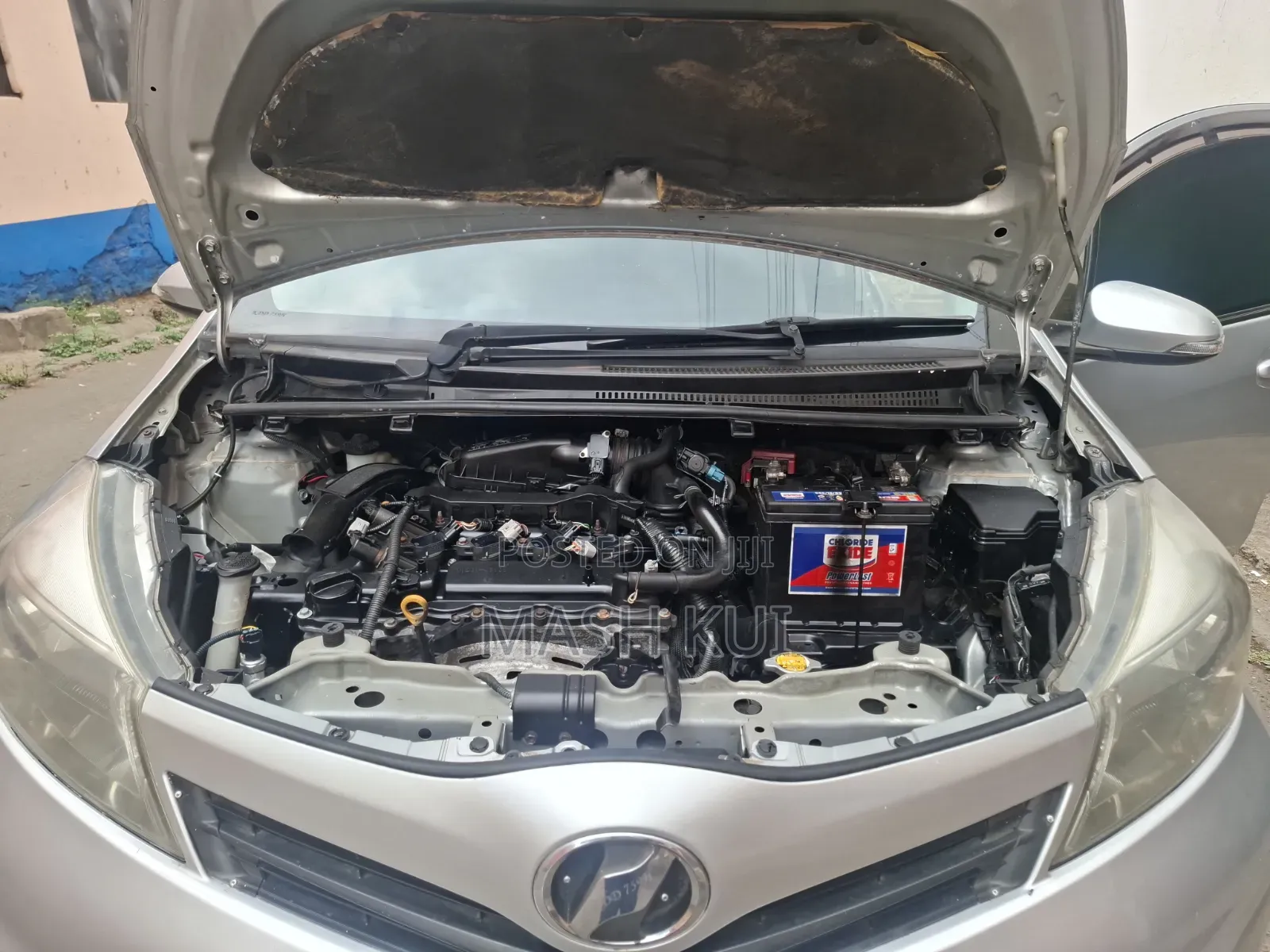 Toyota Vitz 2014 Silver