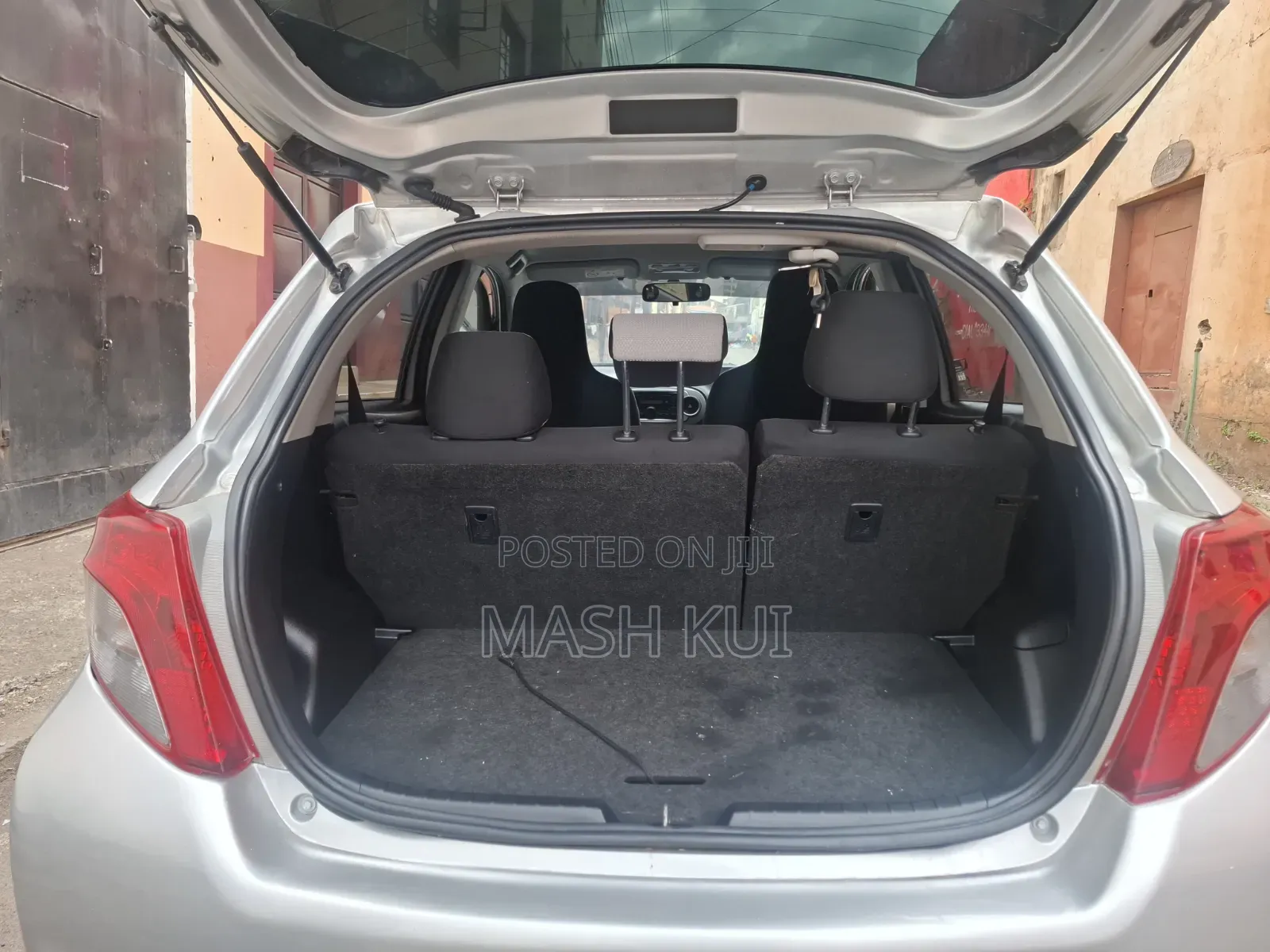 Toyota Vitz 2014 Silver