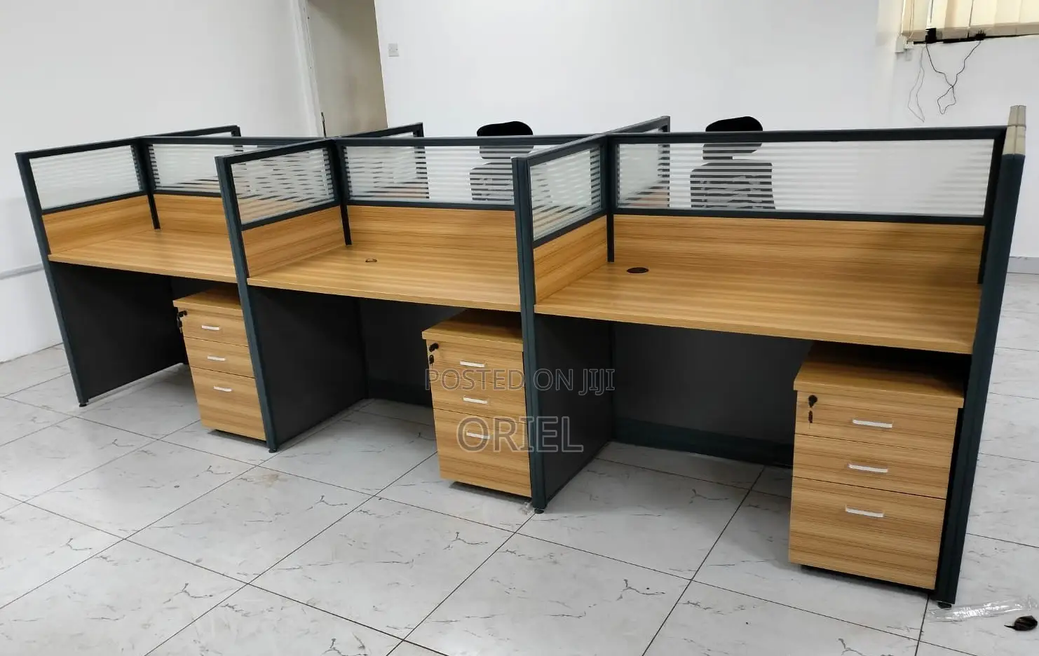 6-User Modular Office Workstation – Modern Team Desk System