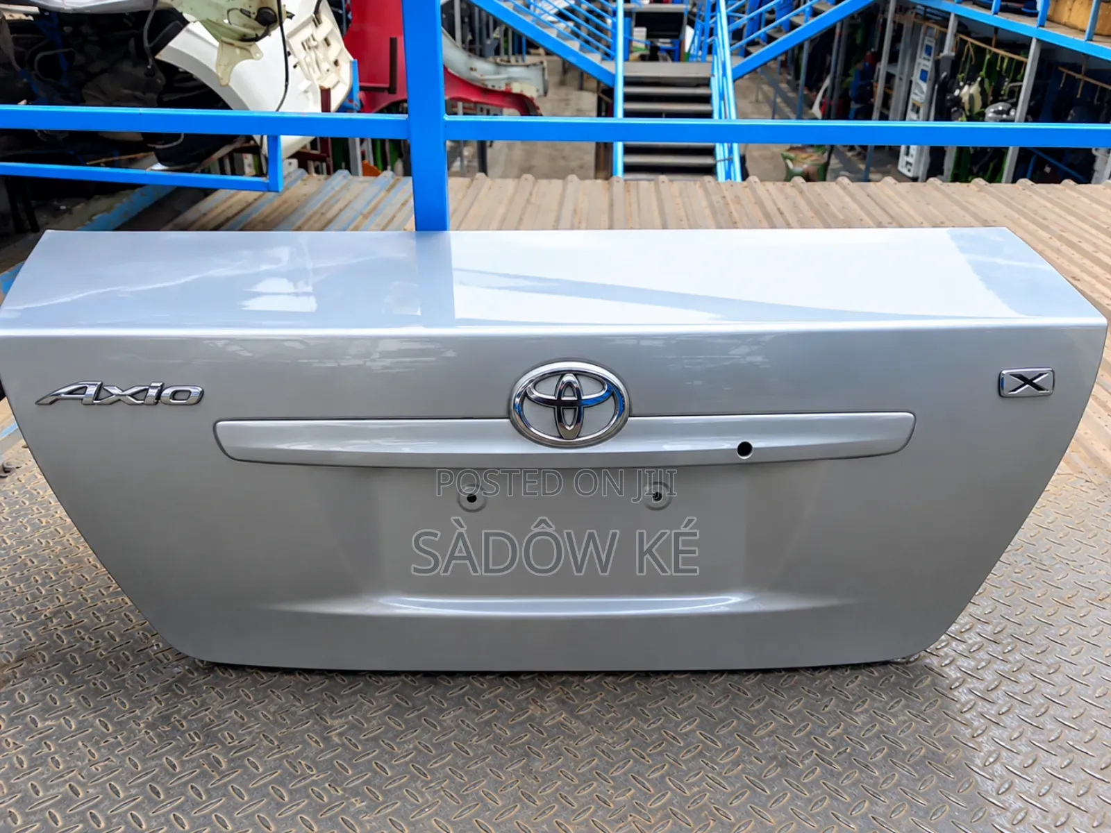 Axio 2008 Boot Lid