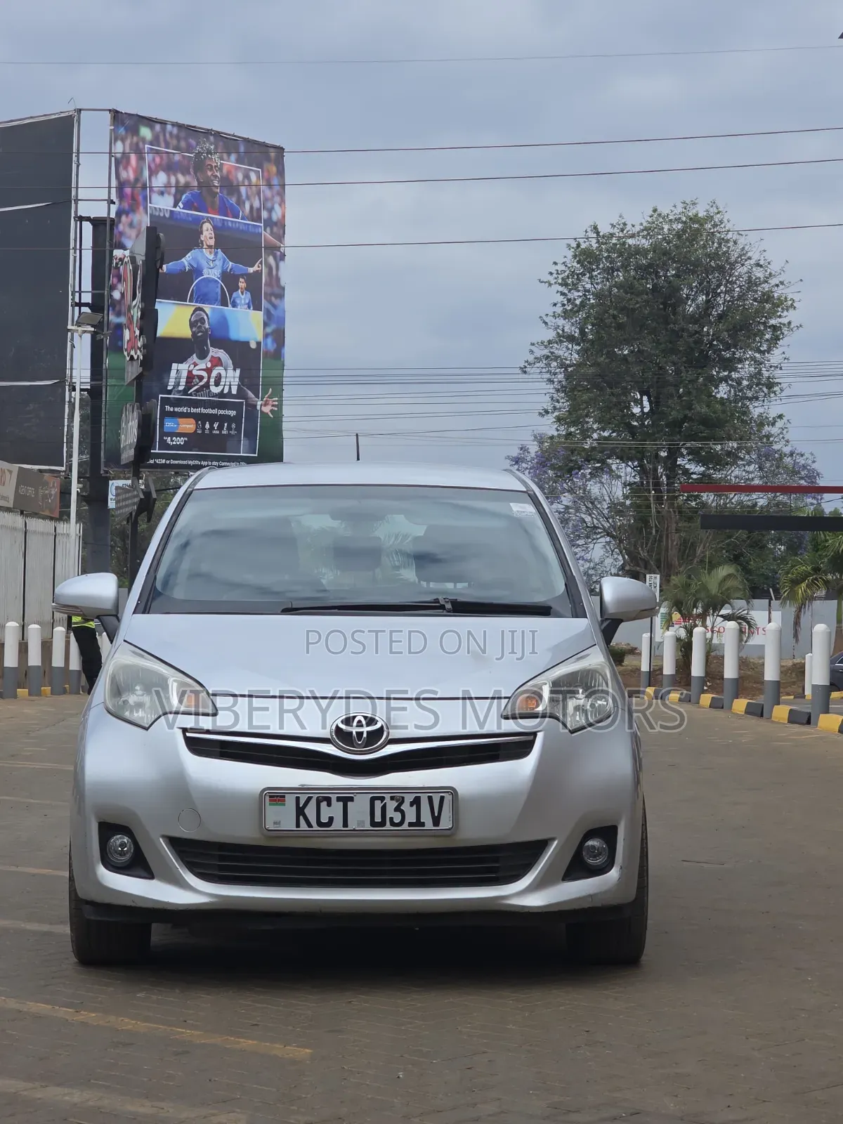 Toyota Ractis 2012 Burgundy
