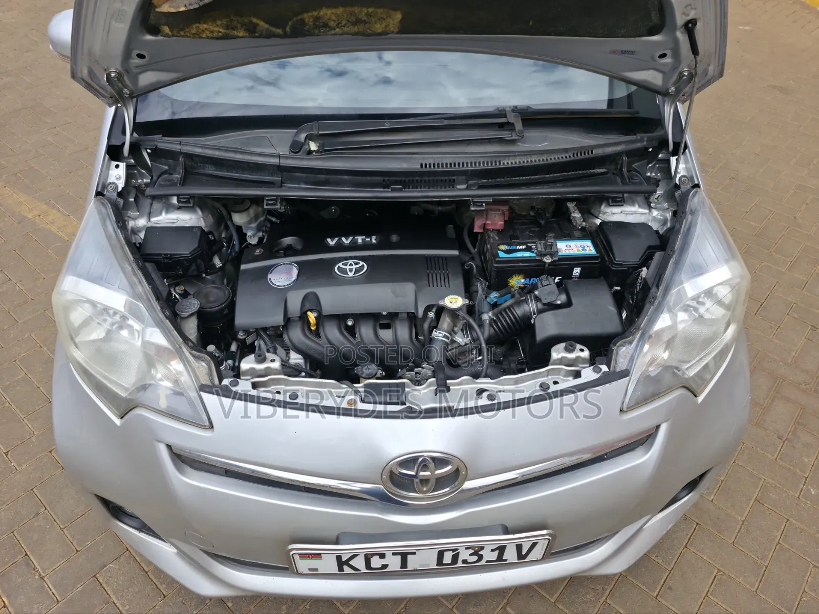 Toyota Ractis 2012 Burgundy