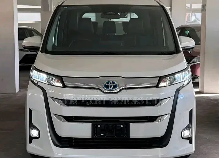Toyota Noah 2021 Off white