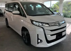 Toyota Noah 2021 Off white