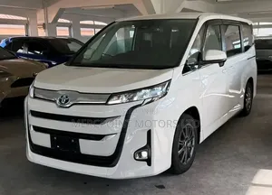 Toyota Noah 2021 Off white