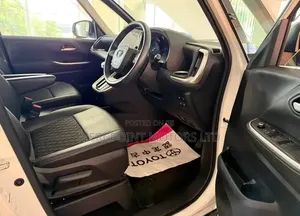 Toyota Noah 2021 Off white