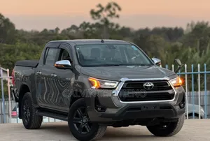 Toyota Hilux 2021 Gray