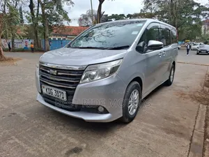 Toyota Noah 2.0 FWD (8 Seater) 2015 Silver