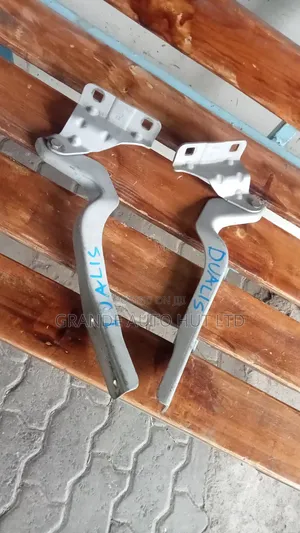 Nissan Dualis Bonnet Hinges