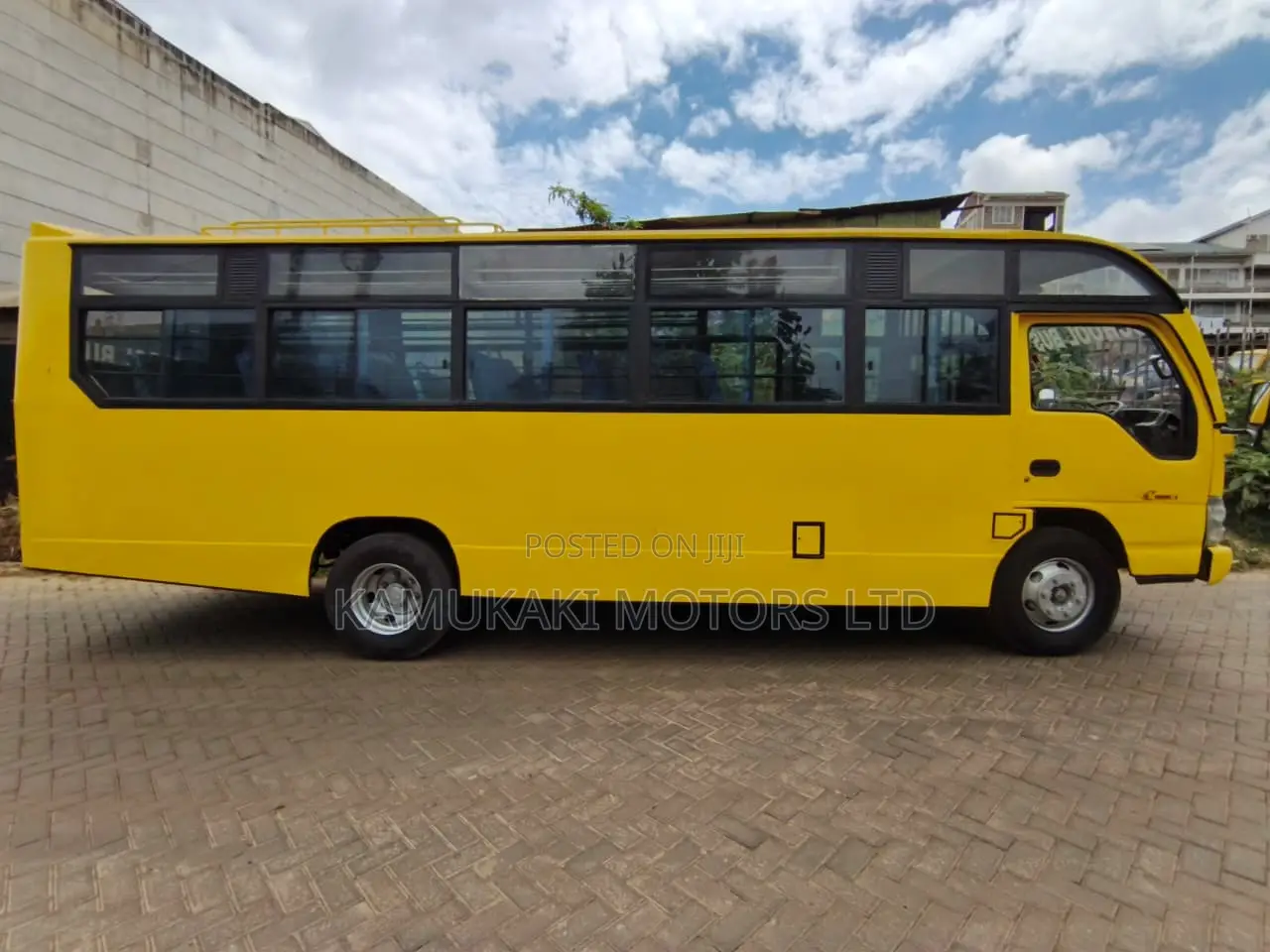 Isuzu NQR 2018 Yellow