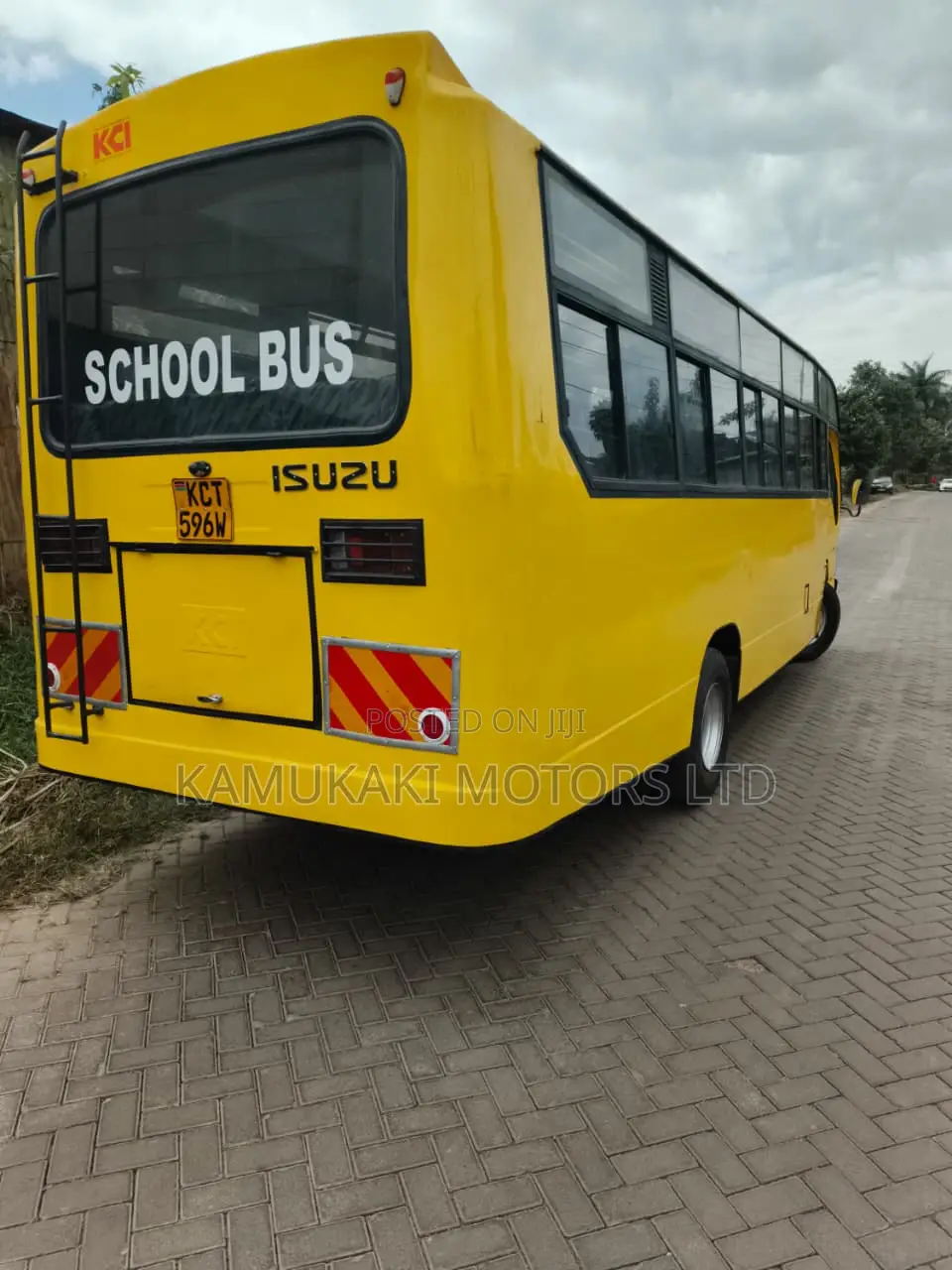 Isuzu NQR 2018 Yellow