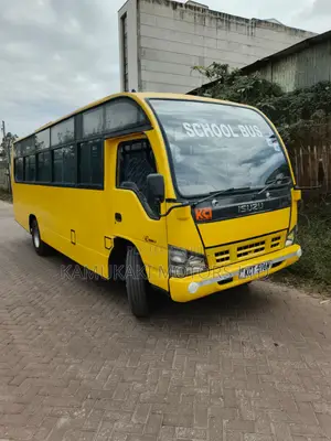 Isuzu NQR 2018 Yellow