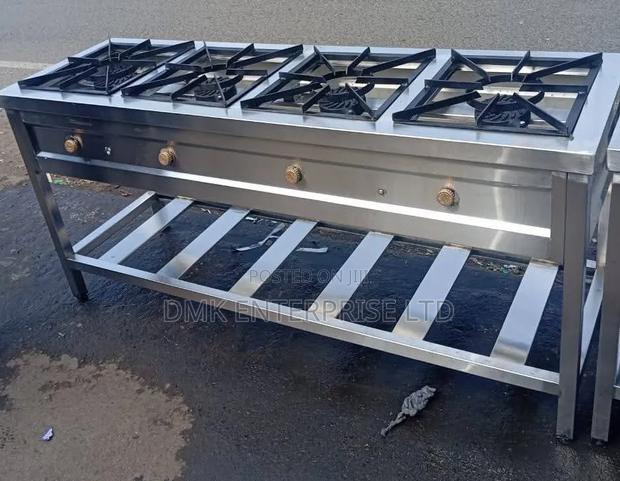 4 Burner Gas Cooker With a Perforated Undershelf - main view