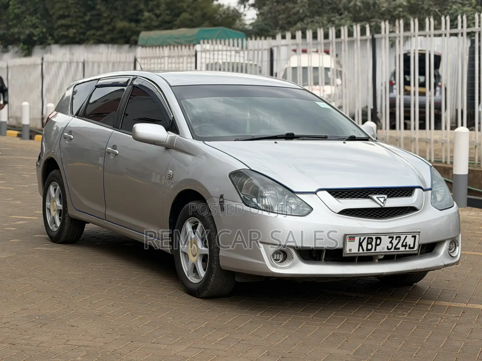 Toyota Caldina 2005 Silver