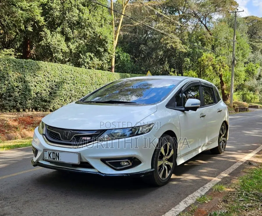 Honda Jade 2016 White