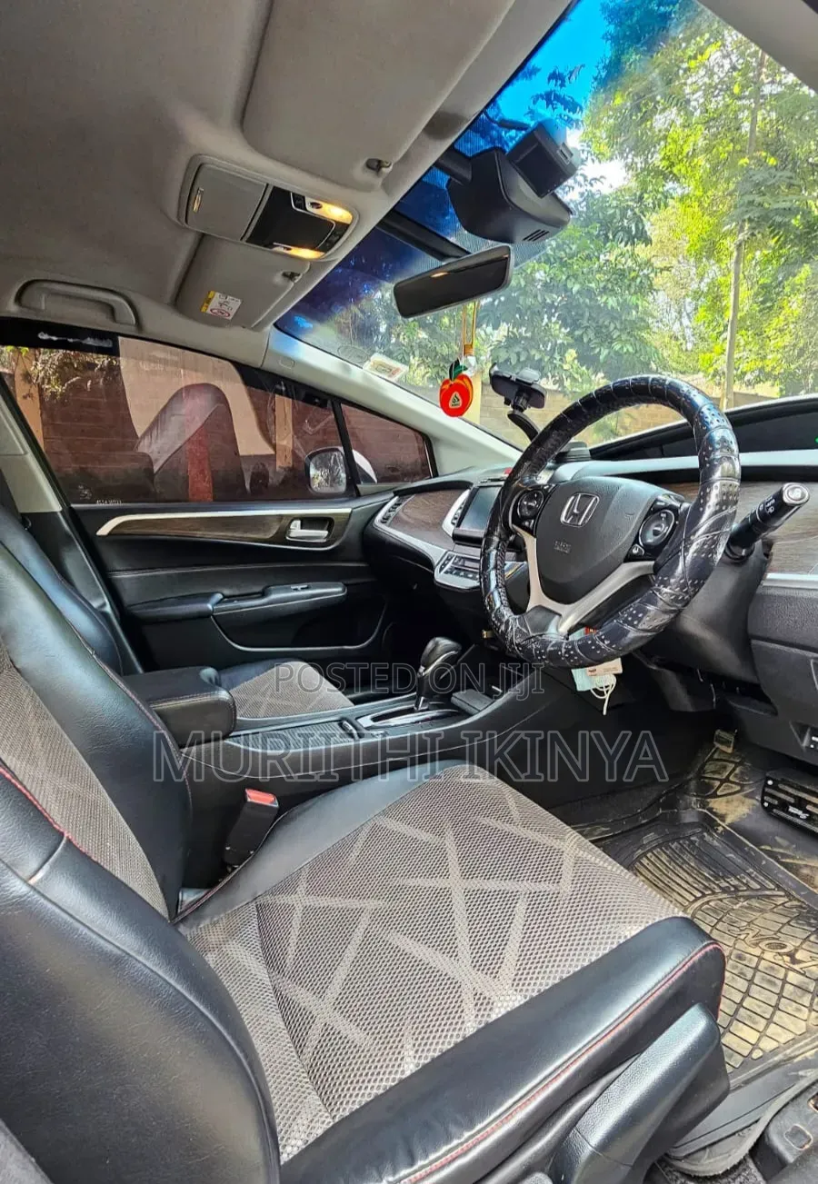 Honda Jade 2016 White